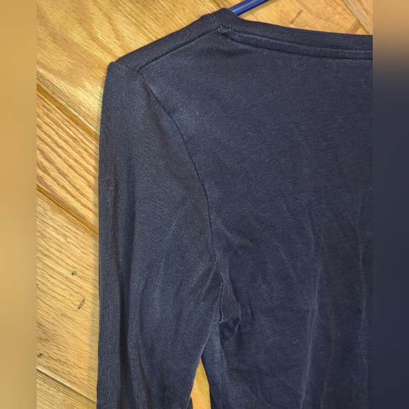 JcPenney solid black v neck long sleeved cotton shirt - Picture 6 of 9